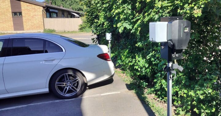 Latausasema taloyhtiöön - autonlämmityskaapelointiin